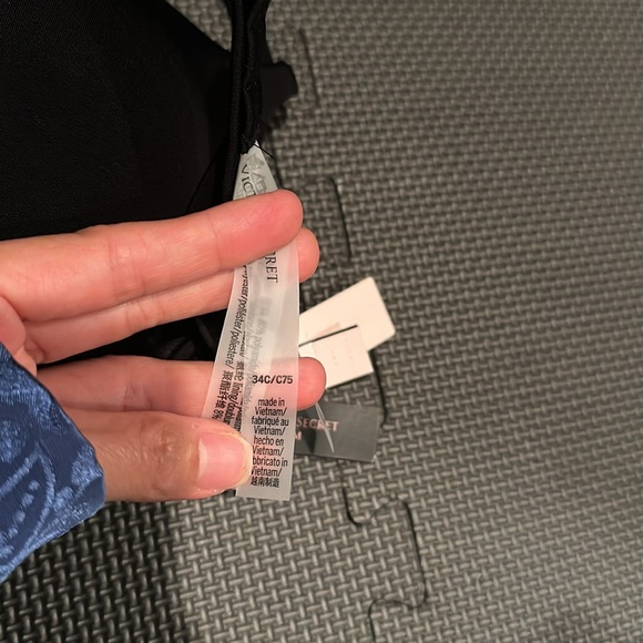 New Victoria secret bikini swim top size 34C - Picture 4 of 8